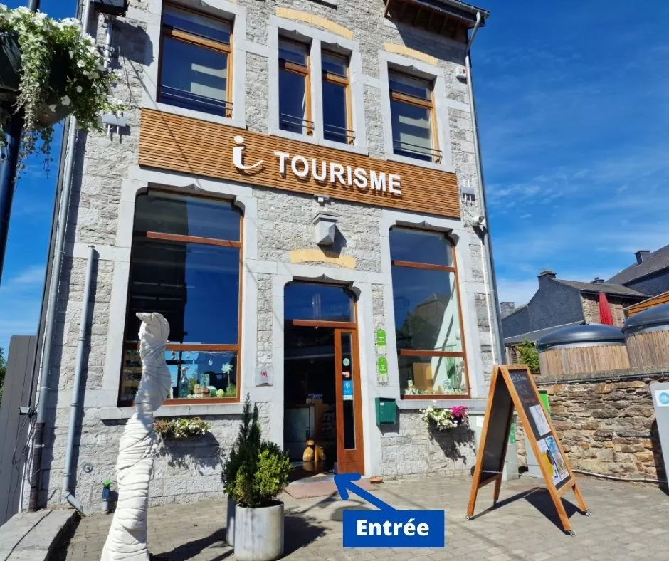 Vue extérieure de l'Office du Tourisme à Redu